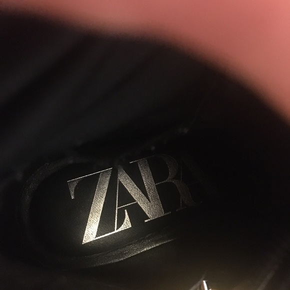 **SOLD** Zara stretch shaft flat boots - Picture 3 of 7